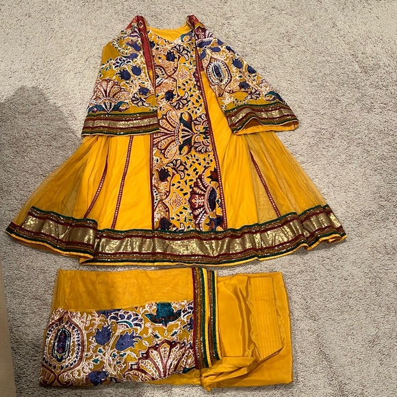 3 Piece Pakistani Suit - Picture 1 of 4